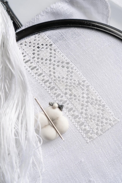 haftowane wzory na materiale